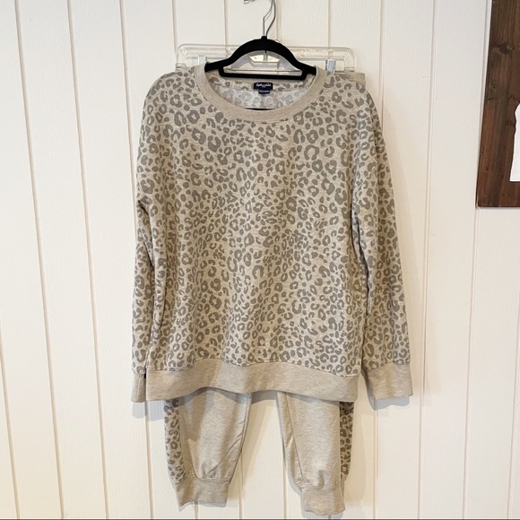 Splendid Tan Cheetah Print Long Sleeve Matching Pajama Set - Picture 4 of 13